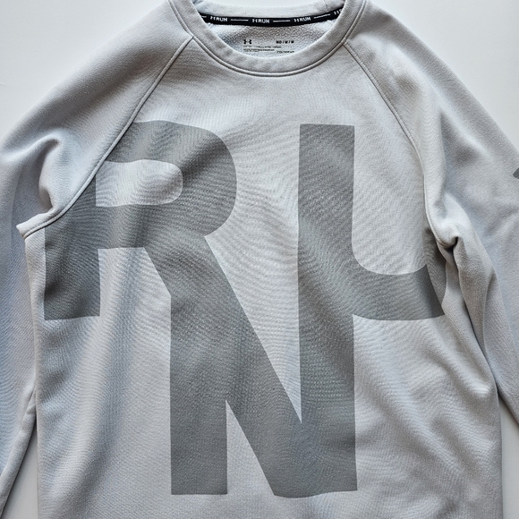 Under Armour RUN Fitted Coldgear Sweater with printed front - Picture 2 of 5